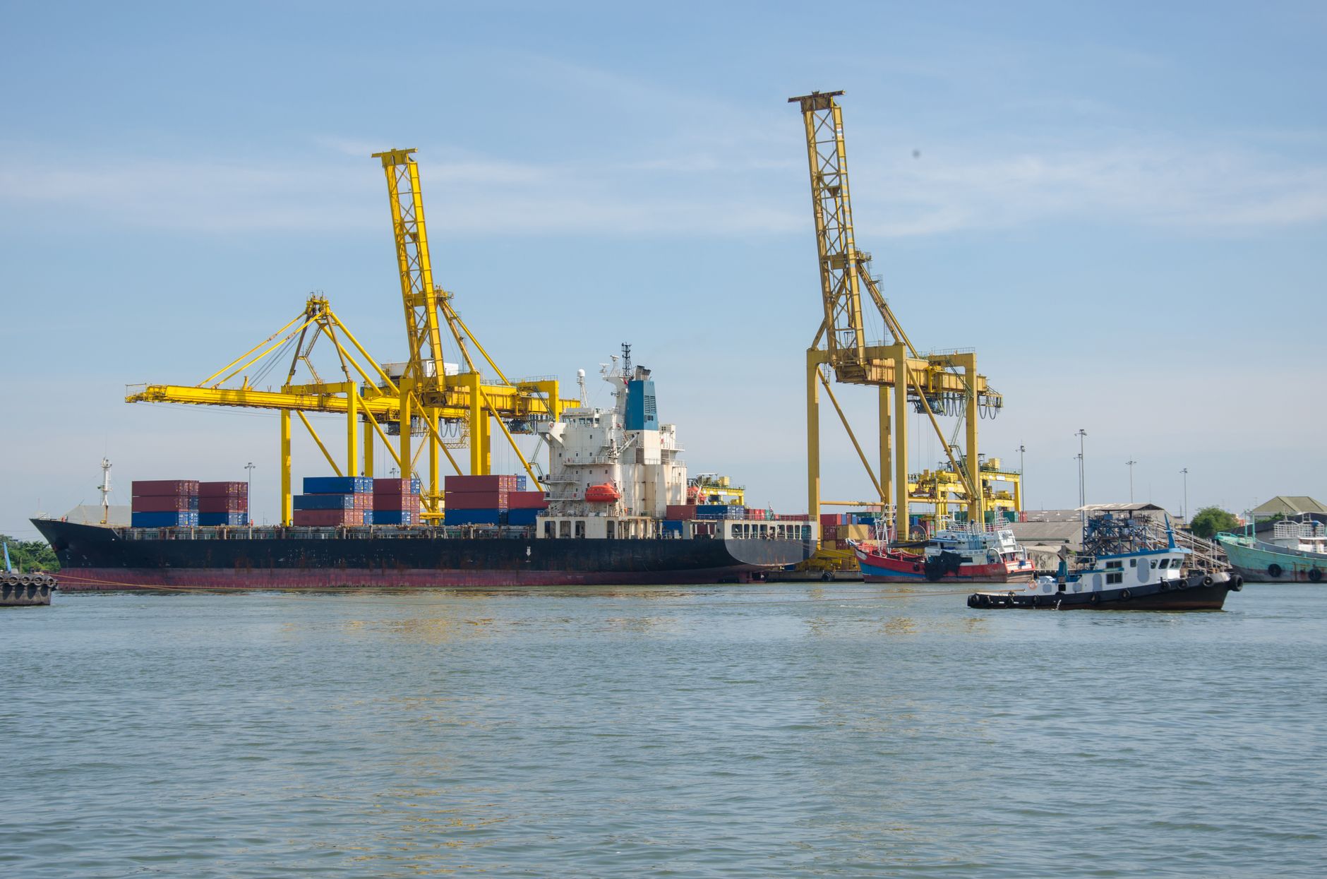 Iran’s Firm Stance on Hormuz Closure Impacts Global Freight Routes and Shipping Costs