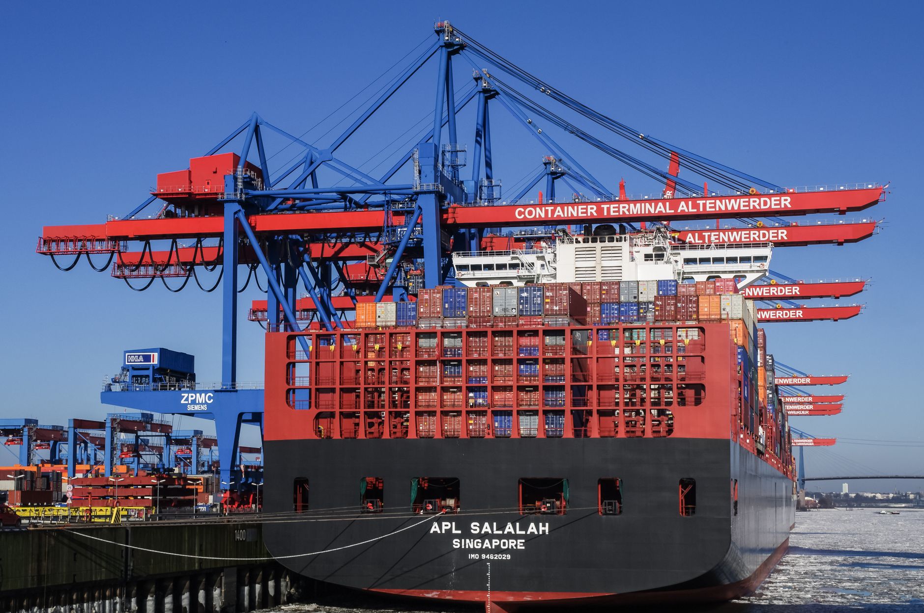 Maersk’s Largest Containerships Boost Suez Canal Freight Efficiency in 2024