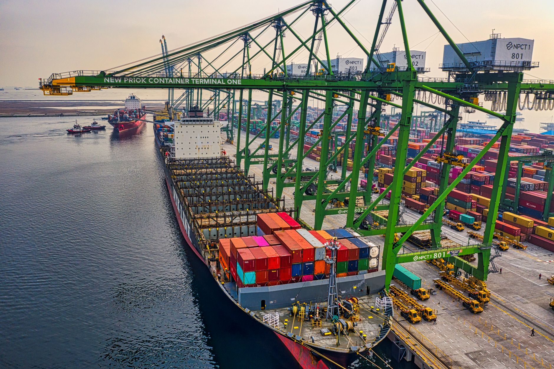 West Asia Crisis Disrupts Shipping and Drives Up Freight Rates for Exporters